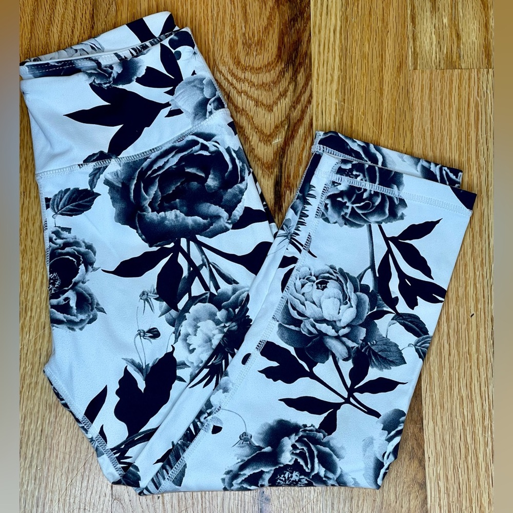 Lululemon floral workout capri-length leggings